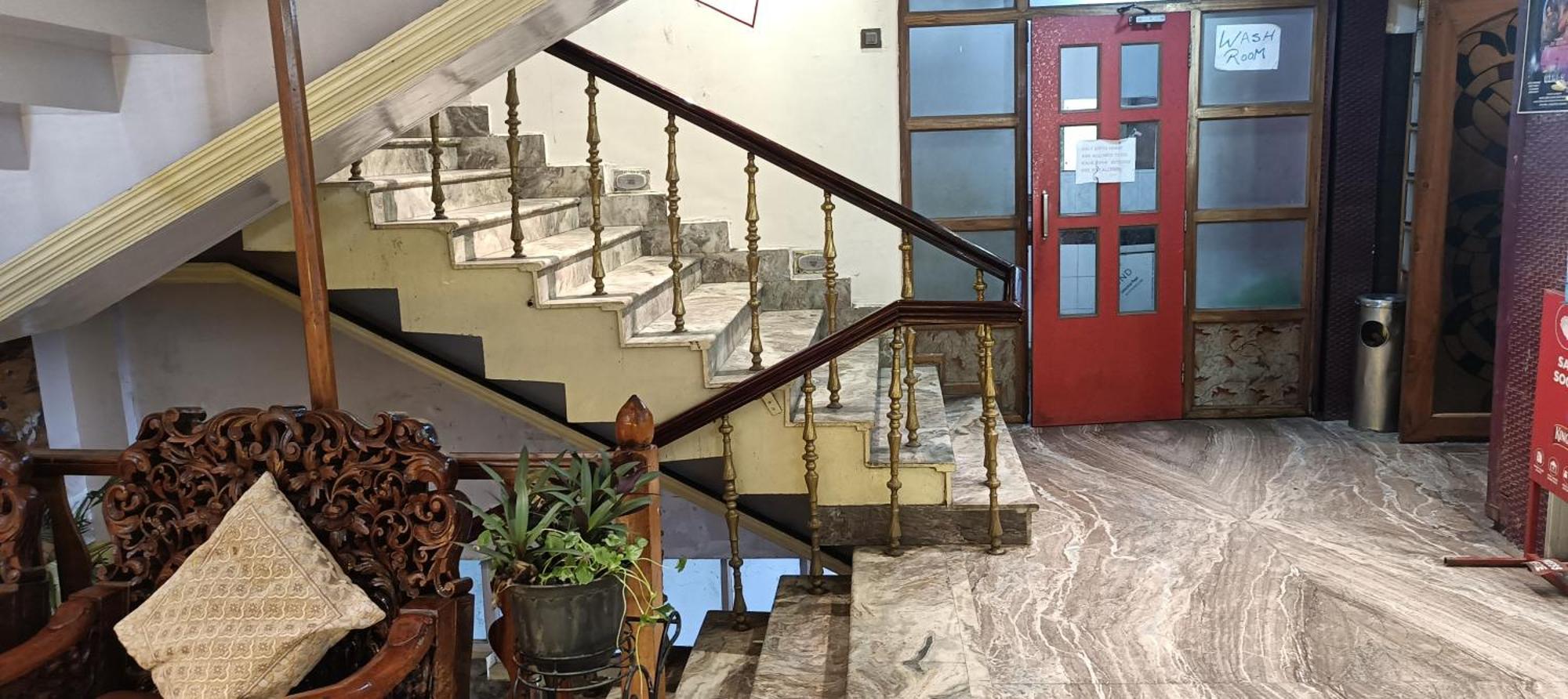 Hotel Assembly Шиллонг Экстерьер фото