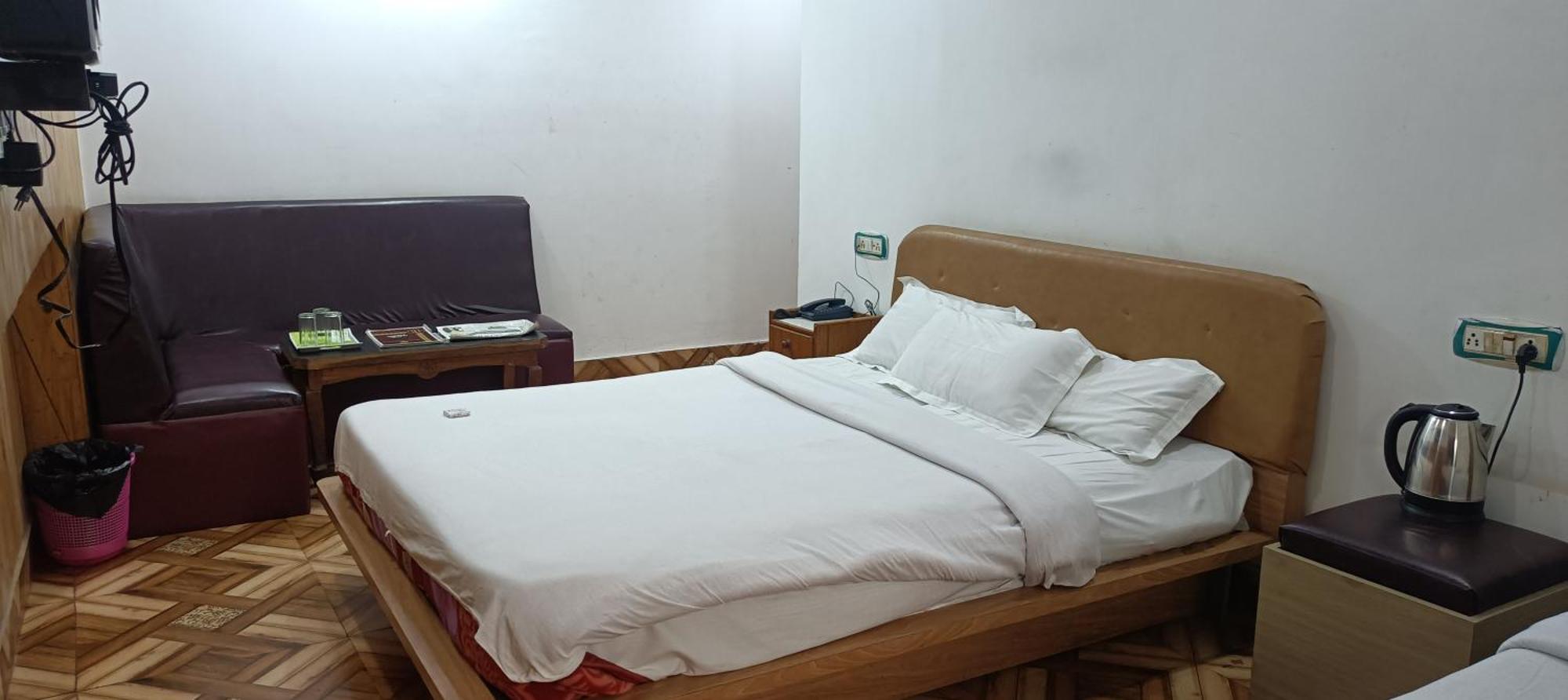 Hotel Assembly Шиллонг Экстерьер фото